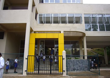 ����񑡂���Ambarangoda�n��Randombe Schoo